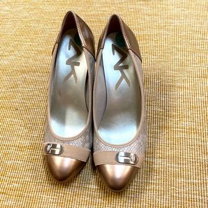 Worn once. Size 8 very comfortable!